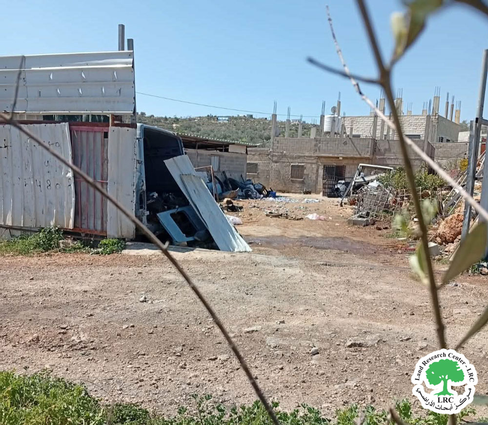 مستوطنون يستولون على  مسكن عائلة نجار ويطردون سكانه قسراً في قرية بيتا بمحافظة نابلس | LRC