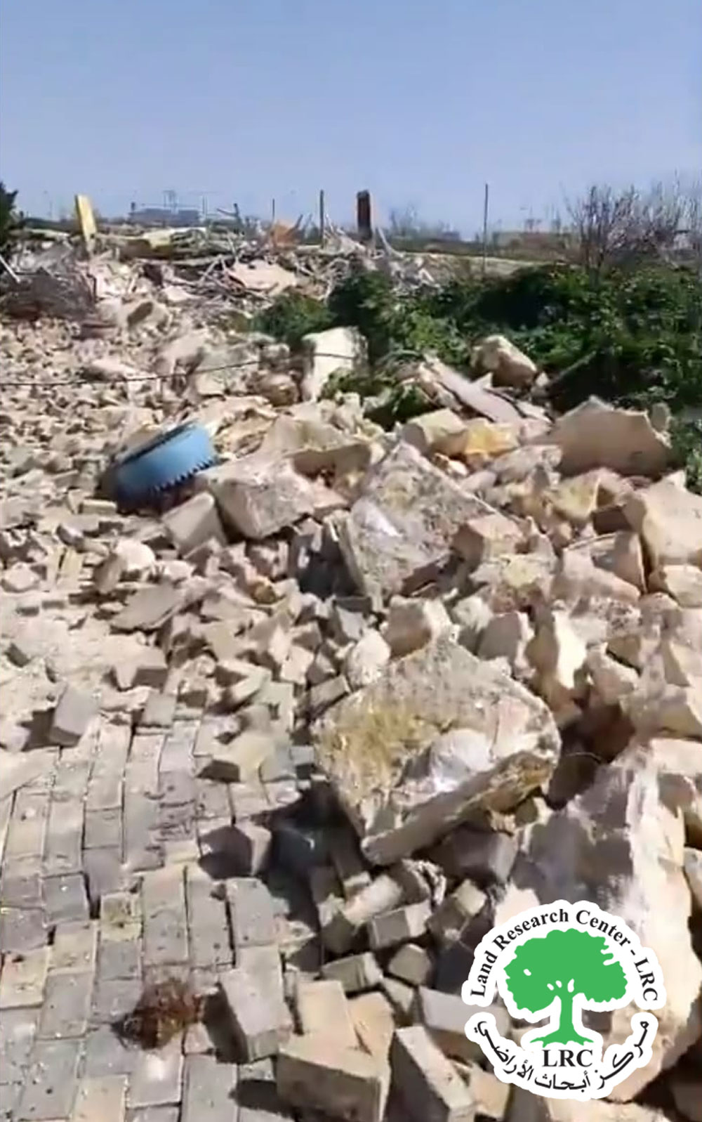 الإحتلال يهدم مساكن ومنشآت زراعية بمنطقة فرش الهوى شمال غرب مدينة الخليل | LRC