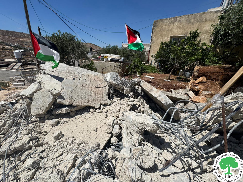 هدم مسكن قيد الإنشاء لعائلة نعسان ويدمر منشآت زراعية في قرية المغير شرق رام الله | LRC